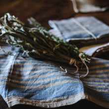 Charger l'image dans la galerie, Linen Dishtowel - French Blue Stripe
