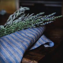 Charger l'image dans la galerie, Linen Dishtowel - French Blue Stripe